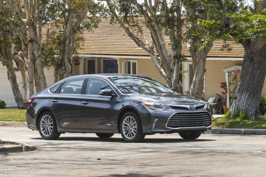 Toyota Avalon Hybrid 2016 года  (US) (фото 8 из 19)